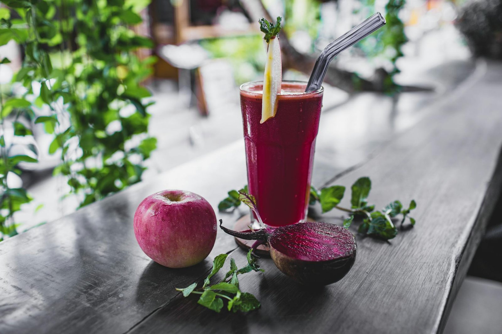 apple and beetroot smoothie for natural detox cleanse