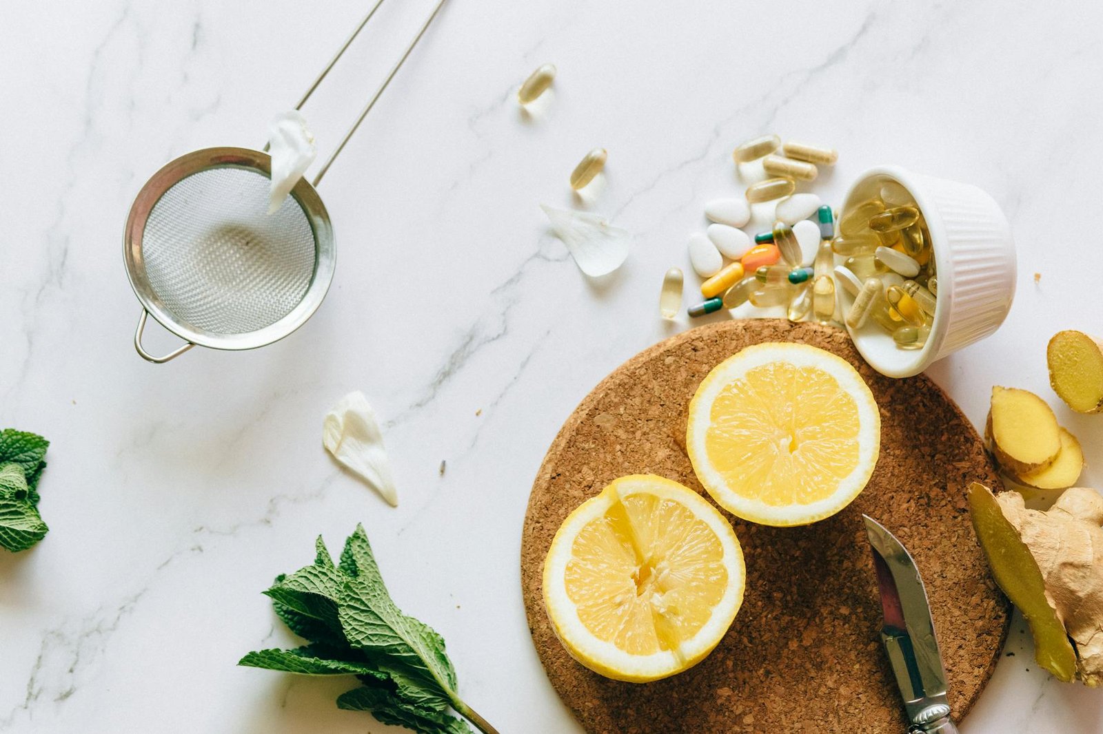 sliced lemon on cork tray